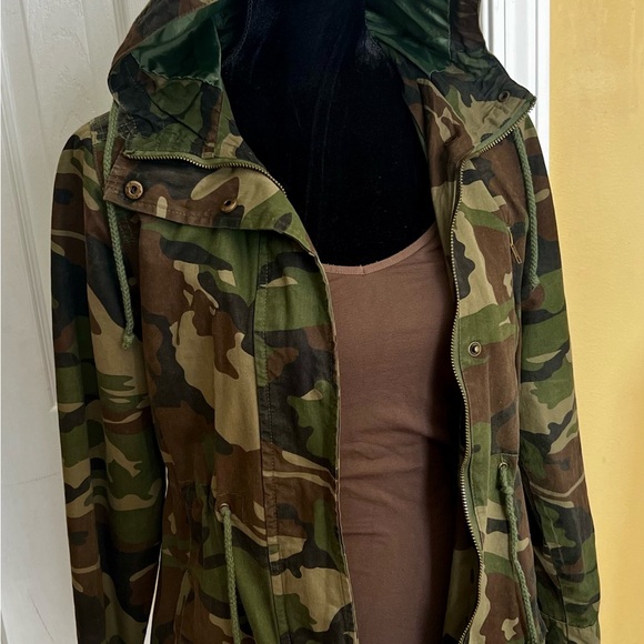 Green and Brown Utility Jacket with Stand-Up Collar - Picture 7 of 7